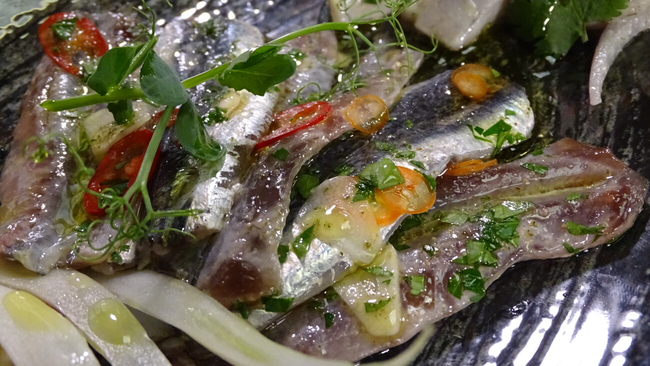 Crudo tris – marinirani inćuni, cevice od brancina, carpaccio od jakobovih kapica