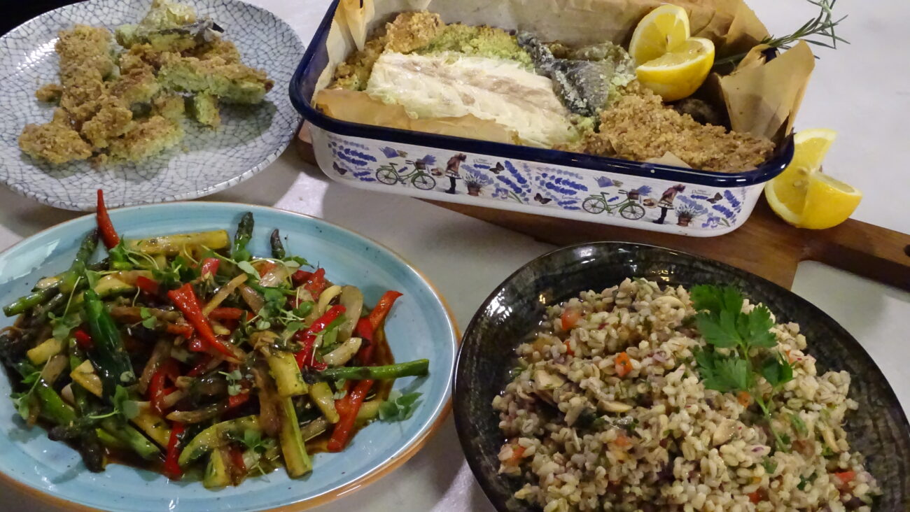 Riba u soli, marinirano povrće, salata od ječma